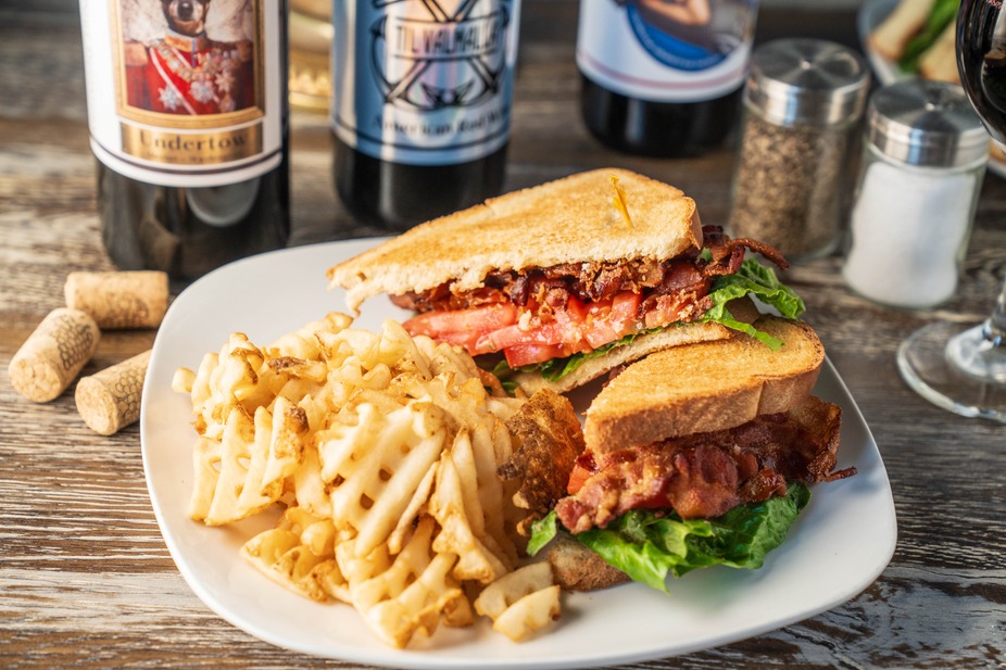 Broken Anchor Winery Photos 2